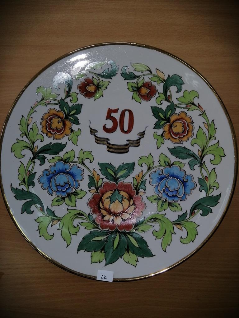 696